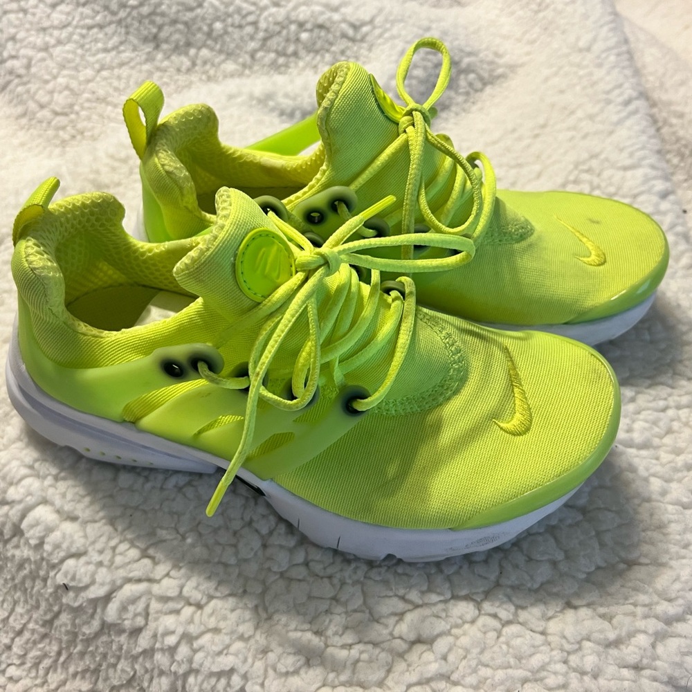 Nike, size 3, neon yellow sneaker